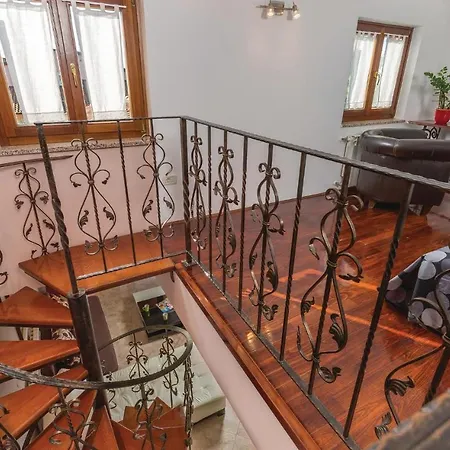 Beautiful Home In Novigrad With Wifi *