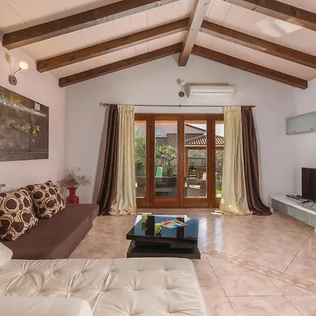 Beautiful Home In Novigrad With Wifi