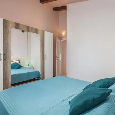 Feriehus In Novigrad *