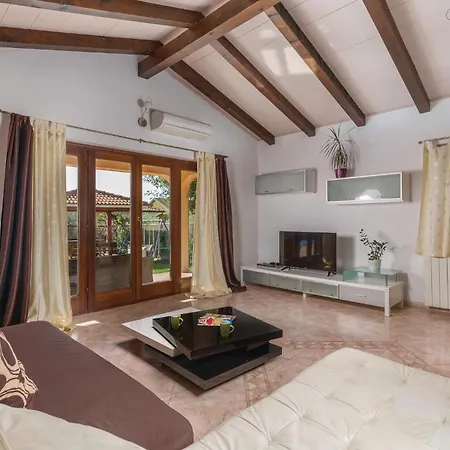 Feriehus In Novigrad *